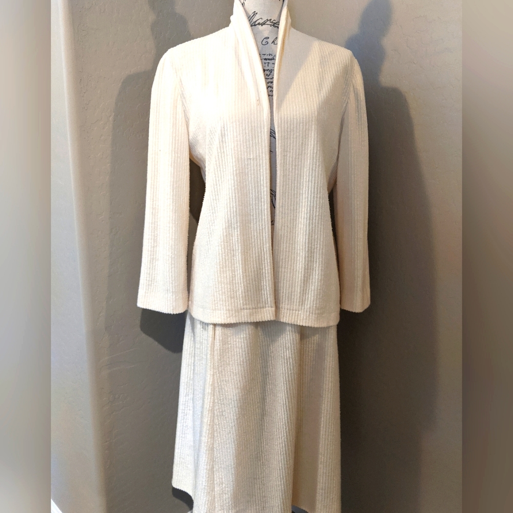 Vintage Early 80s Flawless Cream Handmade Skirt Suit Size 6-8